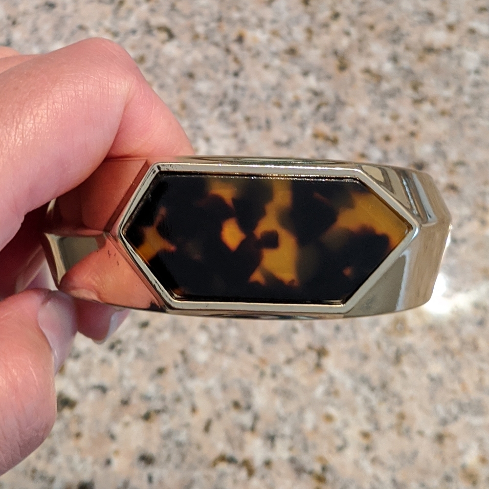 Tortoiseshell Hinge Bracelet - Picture 3 of 4